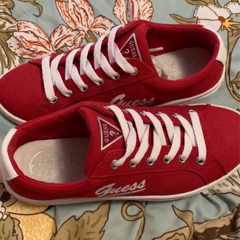 Guess everyday tennis shoes